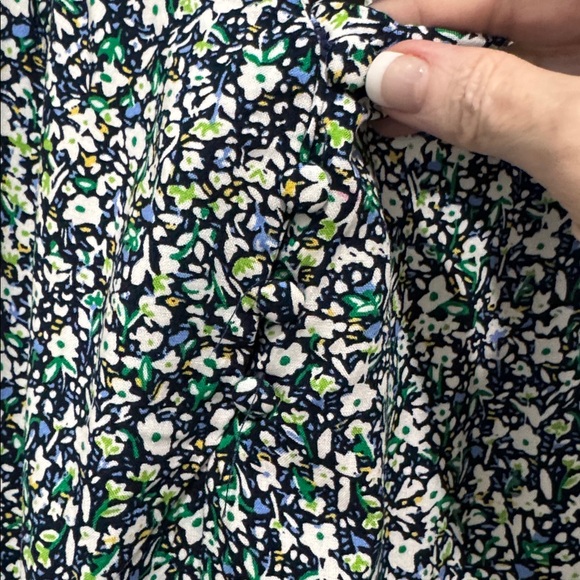 Jones New York Floral Print Top - Blue,  Green and White - NWT 1x - Picture 2 of 5